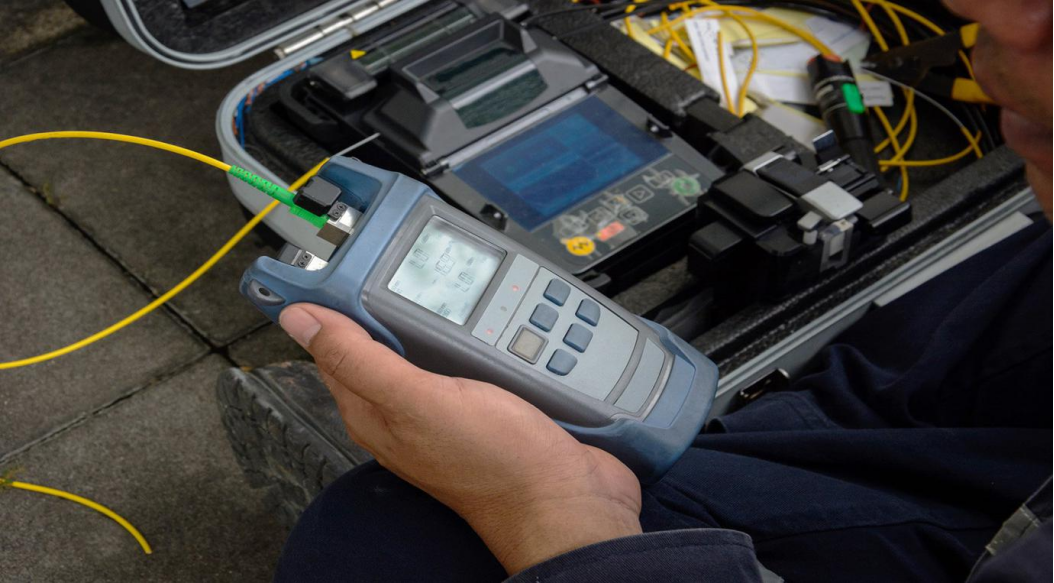 ¿Cuánto tiempo se tarda en empalmar la fibra?